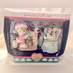 Precious Moments Holiday Gift Set 2000 UNOPENED Snow Globe Ornament Figurine
